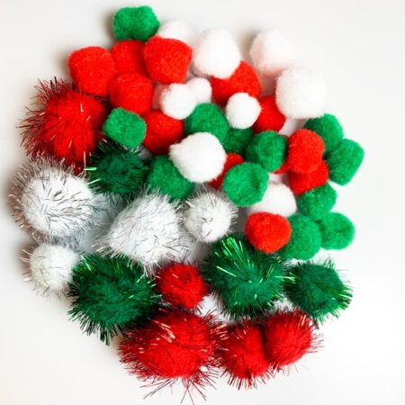 Pomponer i julefarver - Stort udvalg af hobbymaterialer til DIY julepynt og hobby